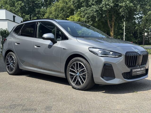 BMW 2-SERIE Active Tourer 225e xDrive M pakket, Harman/Kardon, Head-Up, Trekhaak, Panoramadak, Adaptive cruise, Alle Opies!!! .Neem contact op en we maken een afspraak!