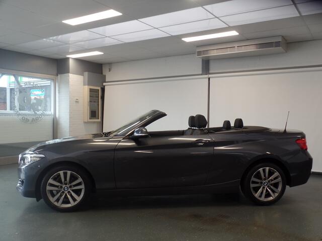 BMW 2-SERIE Cabrio 218i High Executive Xenon, Leder, Stoelverwarming, Cruise controle, Elek kap, Lm velgen 17", Navigatie, Pdc, Full options, 62.000km Uniek!! Bovag afleverpakket 695,-