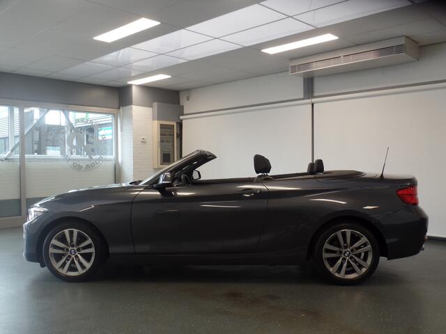 BMW 2-SERIE Cabrio 218i High Executive Xenon, Leder, Stoelverwarming, Cruise controle, Elek kap, Lm velgen 17", Navigatie, Pdc, Full options, 62.000km Uniek!! Bovag afleverpakket 695,-