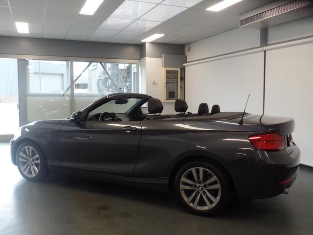 BMW 2-SERIE Cabrio 218i High Executive Xenon, Leder, Stoelverwarming, Cruise controle, Elek kap, Lm velgen 17", Navigatie, Pdc, Full options, 62.000km Uniek!! Bovag afleverpakket 695,-