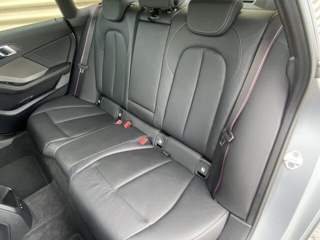 BMW 2-SERIE Gran Coupé 220i | Pano,M-pakket,Sportstoelen |