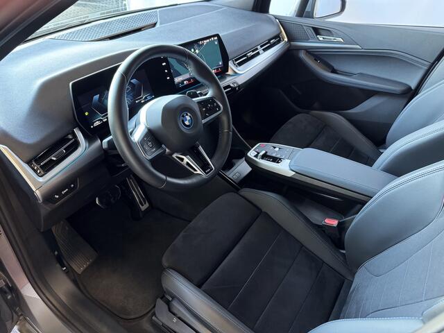 BMW 2-SERIE Active Tourer ? 230E ? XDRIVE 326PK M SPORT LED ELEK.KLEP CAMERA TREKHAAK 04/2024 AWD 4X4 4WD M-Sportpakket PHEV