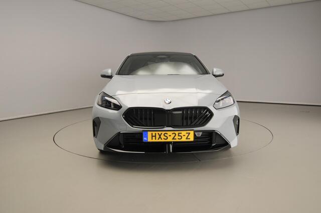 BMW 2-SERIE Gran Coupé 220 M-Sportpakket / Harman-Kardon / Getint glas / Driving assistant plus / Alu wielen 19 inch
