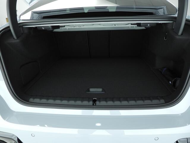 BMW 2-SERIE Gran Coupé 220 M-Sportpakket / Harman-Kardon / Getint glas / Driving assistant plus / Alu wielen 19 inch