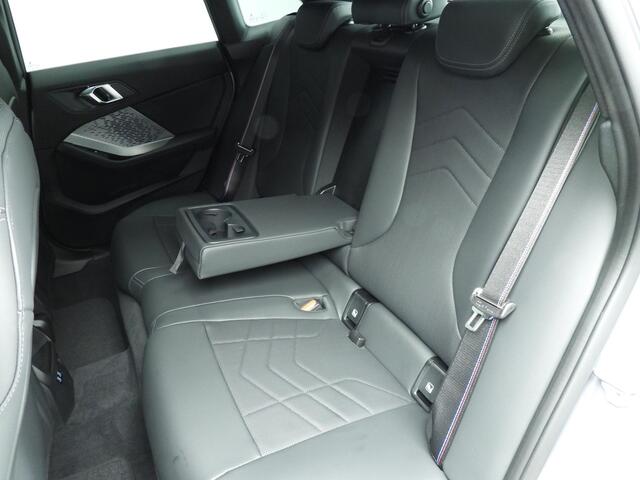 BMW 2-SERIE Gran Coupé 220 M-Sportpakket / Driving assistant / Getint glas / Key-less / Park assist / Alu wielen 19 inch