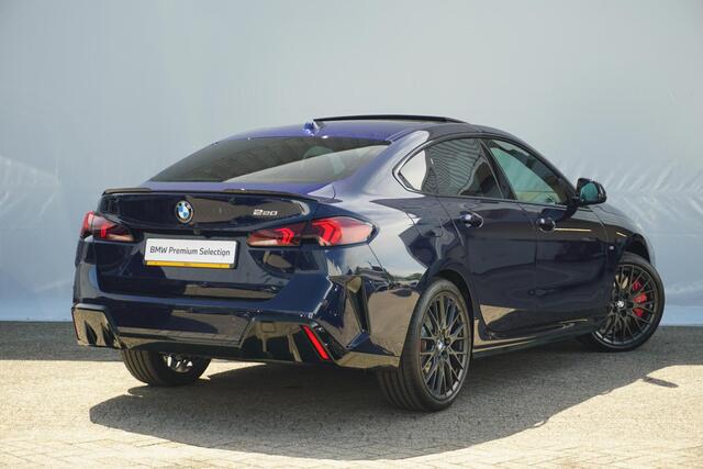 BMW 2-SERIE Gran Coupé 220 M Sportpakket Pro 19'' / Panoramadak / Driving Assistant Professional / Stuurwiel verwarmd