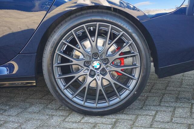 BMW 2-SERIE Gran Coupé 220 M Sportpakket Pro 19'' / Panoramadak / Driving Assistant Professional / Stuurwiel verwarmd