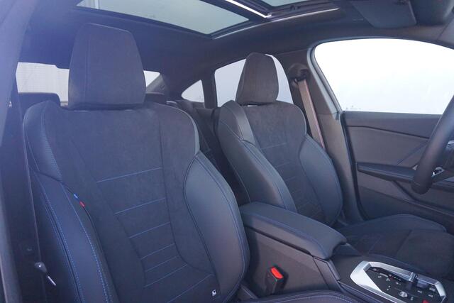 BMW 2-SERIE Gran Coupé 220 M Sportpakket Pro 19'' / Panoramadak / Driving Assistant Professional / Stuurwiel verwarmd