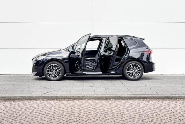 BMW 2-SERIE Active Tourer 220i | M Sport | Achteruitrijcamera | Trekhaak |