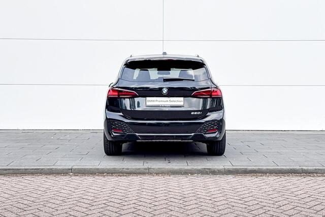 BMW 2-SERIE Active Tourer 220i | M Sport | Achteruitrijcamera | Trekhaak |