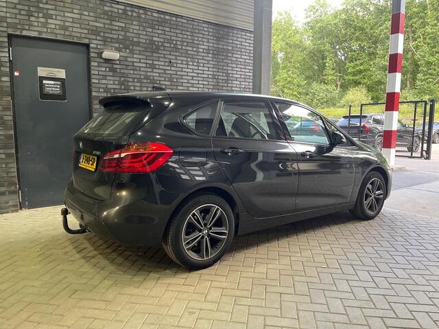 BMW 2-SERIE Active Tourer 218i High Executive | Panoramadak | Trekhaak | Head-Up | Camera |