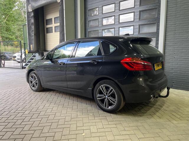BMW 2-SERIE Active Tourer 218i High Executive | Panoramadak | Trekhaak | Head-Up | Camera |