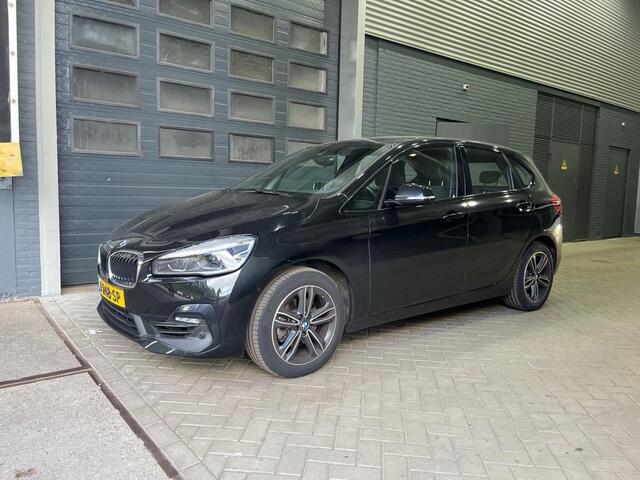 BMW 2-SERIE Active Tourer 218i High Executive | Panoramadak | Trekhaak | Head-Up | Camera |