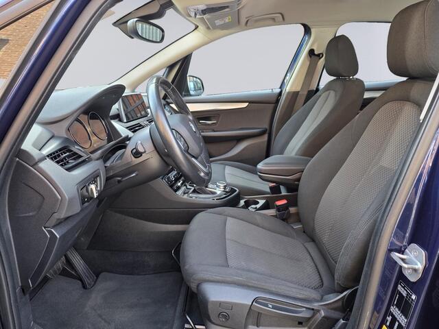 BMW 2-SERIE Active Tourer 225xe iPerformance /Apple Carplay/Parkeersens.V+A+CAM./Elektr. klep/Stoelverw./Cruise&Clima Contr.//Lendesteunen/17''LMV/(MET GARANTIE*)