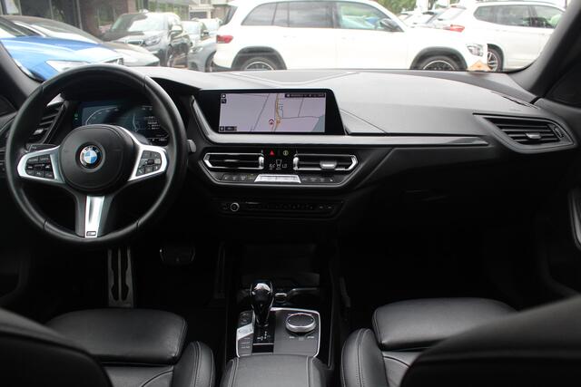 BMW 2-SERIE Gran Coupé 218i High Executive Ed. M Sport / Camera / Leder / Navigatie / 18'' / ACC / DAB / Virtual Cockpit / Stoelverwarming / Cruise Control