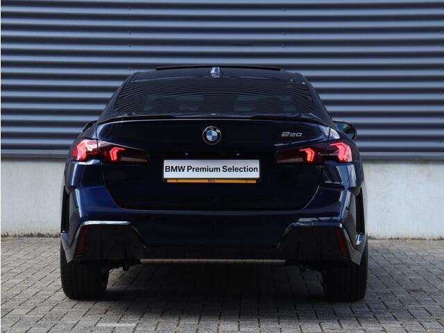 BMW 2-SERIE Gran Coupé 220 | M Sportpakket Pro | Innovation Pack | Panodak | Harman Kardon | Head-Up | Getint Glas | Driving Assistant | 19'' LMV