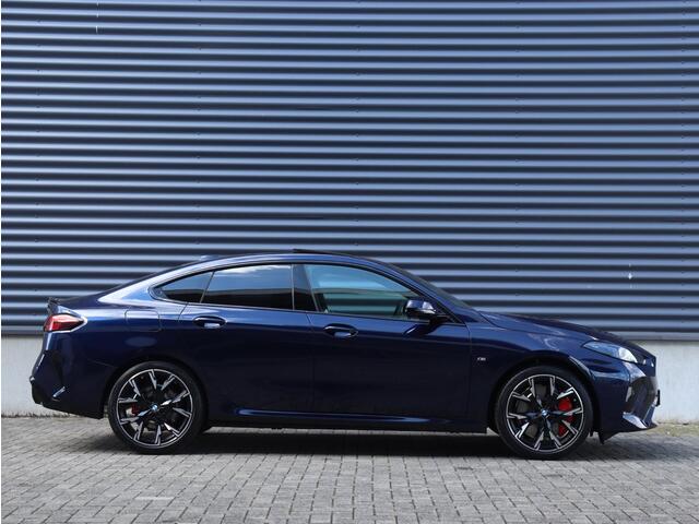 BMW 2-SERIE Gran Coupé 220 | M Sportpakket Pro | Innovation Pack | Panodak | Harman Kardon | Head-Up | Getint Glas | Driving Assistant | 19'' LMV