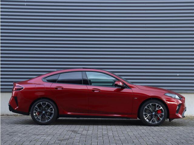 BMW 2-SERIE Gran Coupé 220 | M Sportpakket Pro | Panodak | Harman Kardon | Getint Glas | Premium Pack | Driving Assistant | Comfort Acces | 18'' LMV