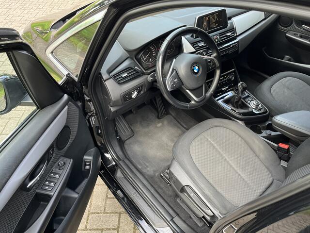 BMW 2-SERIE Active Tourer | NAVI | CLIMA | PDC | STOELVERWARMING 218i