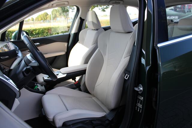 BMW 2-SERIE Active Tourer 218i Luxury Line Automaat / Panoramadak / Trekhaak / Sportstoelen / Achteruitrijcamera / Adaptieve LED / Comfort Access / Stoelverwarming / Widescreen Display