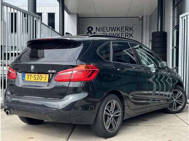 BMW 2-SERIE Active Tourer 218i High Executive | AUTOMAAT | HEAD-UP DISPLAY | LEDER | SCHUIF/KANTELDAK | NAVI XL | CAMERA | CRUISE CONTROL | CLIMATE CONTROL | PDC V+A | LMV 17'' | STOELVERWARMING | BLUETOOTH