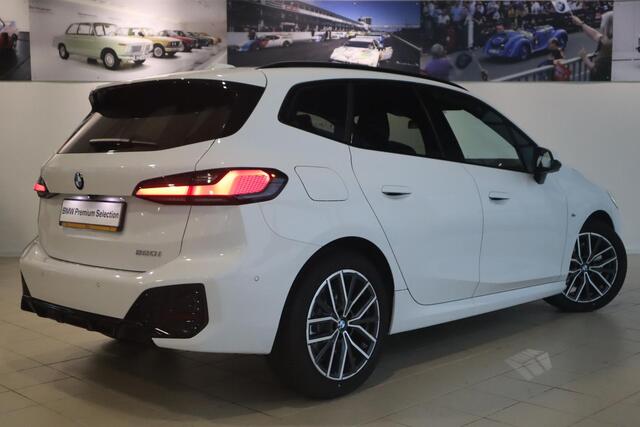 BMW 2-SERIE Active Tourer 220i M-sportpakket | Premium Pack | Travel Pack | Elektr. Trekhaak
