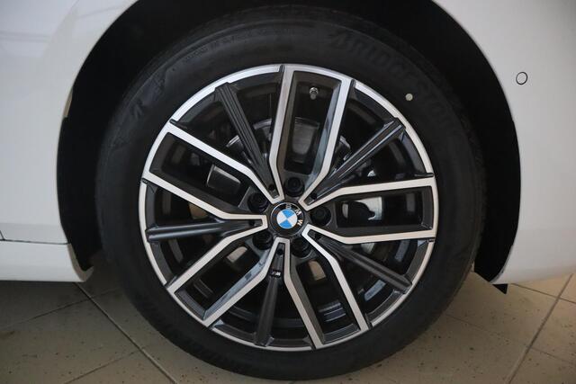 BMW 2-SERIE Active Tourer 220i M-sportpakket | Premium Pack | Travel Pack | Elektr. Trekhaak
