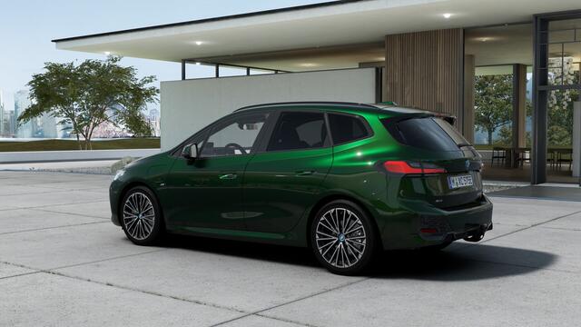 BMW 2-SERIE Active Tourer 225xe High Executive M Sport Automaat / Panoramadak / Sportstoelen / Adaptieve LED / M Adaptief onderstel / Comfort Access / Head-Up / Parking Assistant Plus / Stuurverwarming