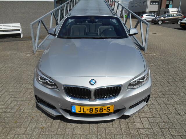 BMW 2-SERIE Cabrio 220I AUTOMAAT M-pakket NL auto/Navigatie/Lederen bekleding/Stoelverwarming/Led dagrijverlichting
