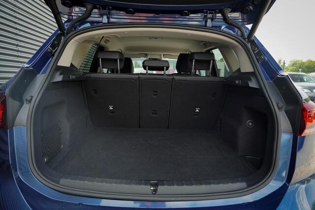 BMW 2-SERIE Active Tourer 220i / Aut / Navi / Trekhaak Elektrisch / Incl BTW