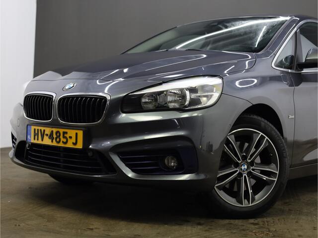 BMW 2-SERIE Active Tourer 220i Sport Line | Trekhaak | Panoramadak