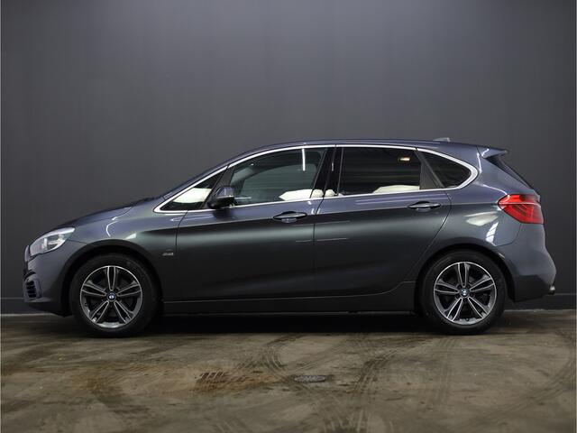 BMW 2-SERIE Active Tourer 220i Sport Line | Trekhaak | Panoramadak