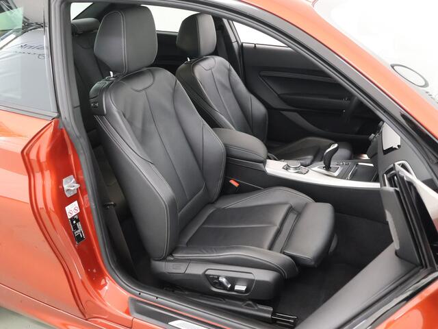 BMW 2-SERIE Coupé 230i High Executive | M-Pakket | Harman/Kardon | Adaptieve Cruise Control | LED | Rij-hulpsysteem | Sportstoelen | Schuif/Kanteldak | Sportstoelen | DAB | Adaptief Onderstel | Camera | Ele. verstelbare stoelen + Geheugen Links |