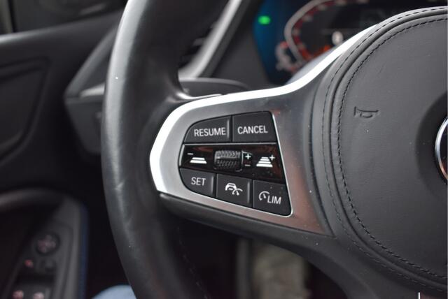 BMW 2-SERIE Gran Coupé 220i High Executive Head up, Adaptive cruise, Camera, Stoel/stuurverwarming, Carplay