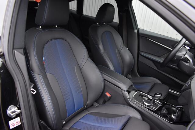 BMW 2-SERIE Gran Coupé 220i High Executive Head up, Adaptive cruise, Camera, Stoel/stuurverwarming, Carplay