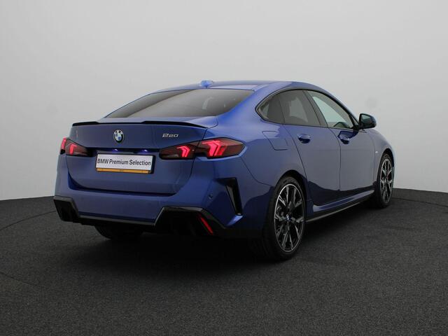 BMW 2-SERIE Gran Coupé 220 M Sportpakket Pro | Premium Pack | Stuurwielrand Verwarmd | Comfort Access | Achteruitrijcamera | 19''