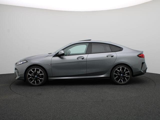 BMW 2-SERIE Gran Coupé 220 M Sportpakket | Premium Pack | Stuurwielrand Verwarmd | Comfort Access | Achteruitrijcamera | Panoramadak | Driving Assistant Plus | Harman Kardon | 19''