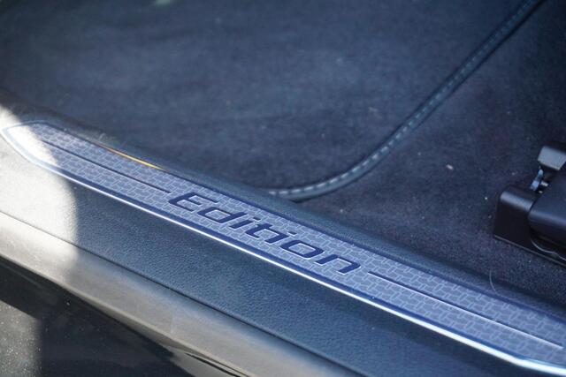 BMW 2-SERIE Gran Coupé M235 xDrive | Panoramadak / Head-up / Rondomzicht camera's / Elektrische Stoelen met geheugen / Comfort Access