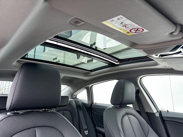 BMW 2-SERIE Gran Coupé 220i | Comfort Pack | Panoramadak | cruise control adaptief