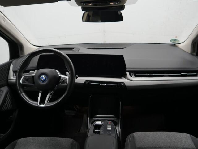 BMW 2-SERIE Active Tourer 225e xDrive | Head-Up | Comfort Acces| Voorbereiding Driving Assistant Plus | Stoelverwarming | Parking assistant plus