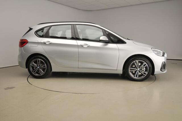 BMW 2-SERIE Active Tourer 218i Automaat Sportline / Trekhaak / PDC / Climate / Cruise / LED / Head-up / Sportstoelen / Alu wielen 17 inch