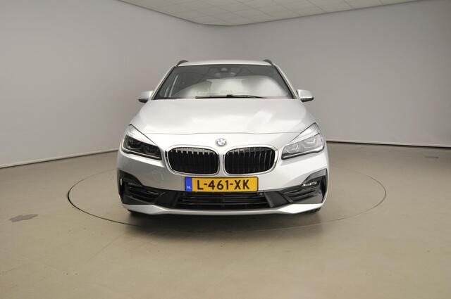 BMW 2-SERIE Active Tourer 218i Automaat Sportline / Trekhaak / PDC / Climate / Cruise / LED / Head-up / Sportstoelen / Alu wielen 17 inch
