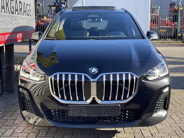 BMW 2-SERIE Active Tourer 225e xDrive M Sport 19"/Leder/Panoramadak/Stoel + stuurverwarming/Harman Kardon/360 camera/Head-up/Dodehoek/Keyless
