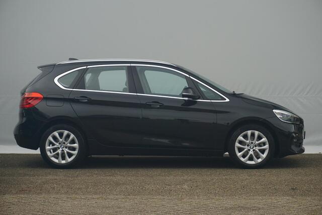 BMW 2-SERIE Active Tourer 218i Executive Sport Line 17'' / Trekhaak / Head-Up Display / PDC