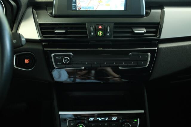 BMW 2-SERIE Active Tourer 225xe iPerformance Centennial High Executive Pano, Navi, Xenon, Plugin17"inch, Stoelverwarming, 225PK!