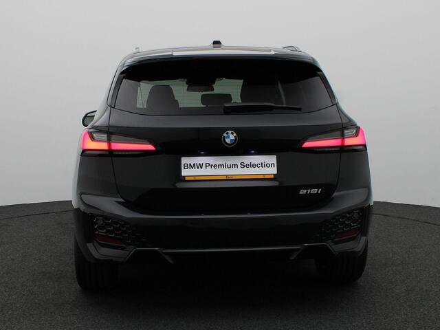 BMW 2-SERIE Active Tourer 218i M Sportpakket | Premium Pack | Stuurwielrand Verwarmd | Trekhaak | Driving Assistant | Parking Assistant | 18''