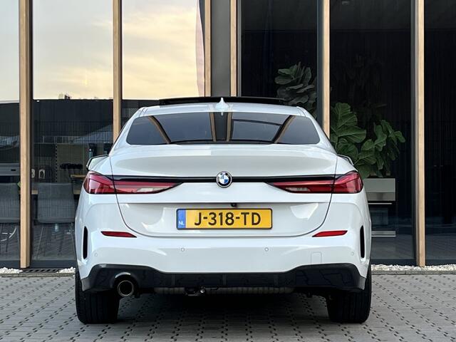 BMW 2-SERIE 218i High Executive | Pano | Trekhaak | Adaptief |