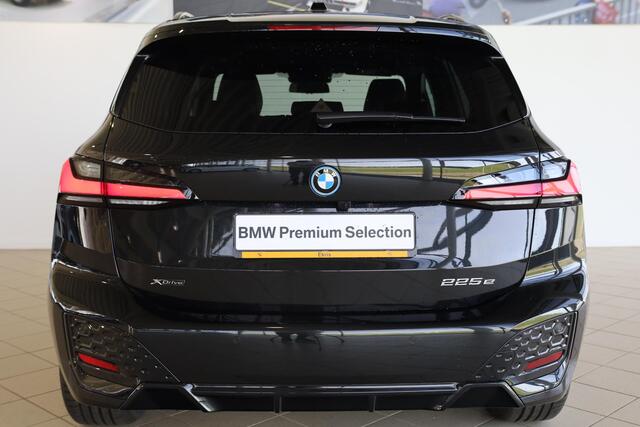 BMW 2-SERIE Active Tourer 225e xDrive M Sportpakket Pro | Driving Assitant Plus | Panoramadak | Trekhaak