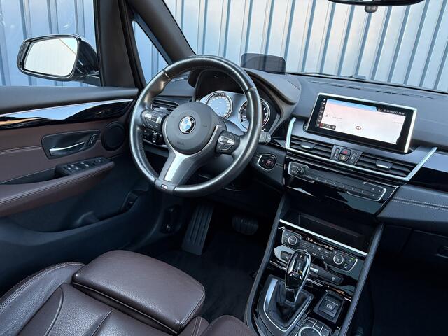 BMW 2-SERIE Active Tourer 218i Business Edition Plus | Panodak | Head Up | Trekhaak | Camera | Prijs Rijklaar!!