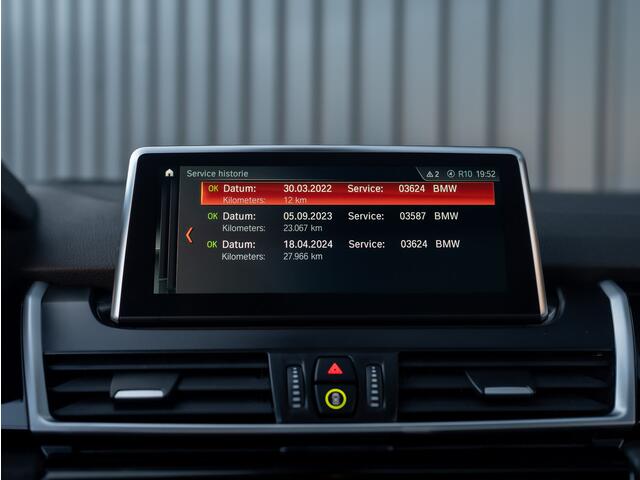 BMW 2-SERIE Active Tourer 218i Business Edition Plus | Panodak | Head Up | Trekhaak | Camera | Prijs Rijklaar!!